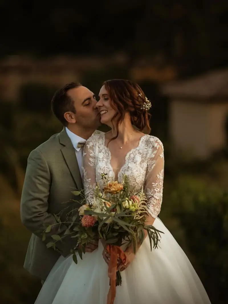 Scène de mariage avec décoration florale à Lyon