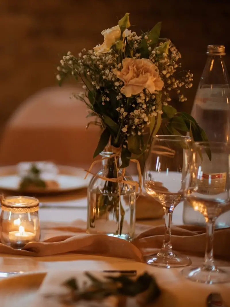 Cérémonie de mariage décorée avec des fleurs à Lyon